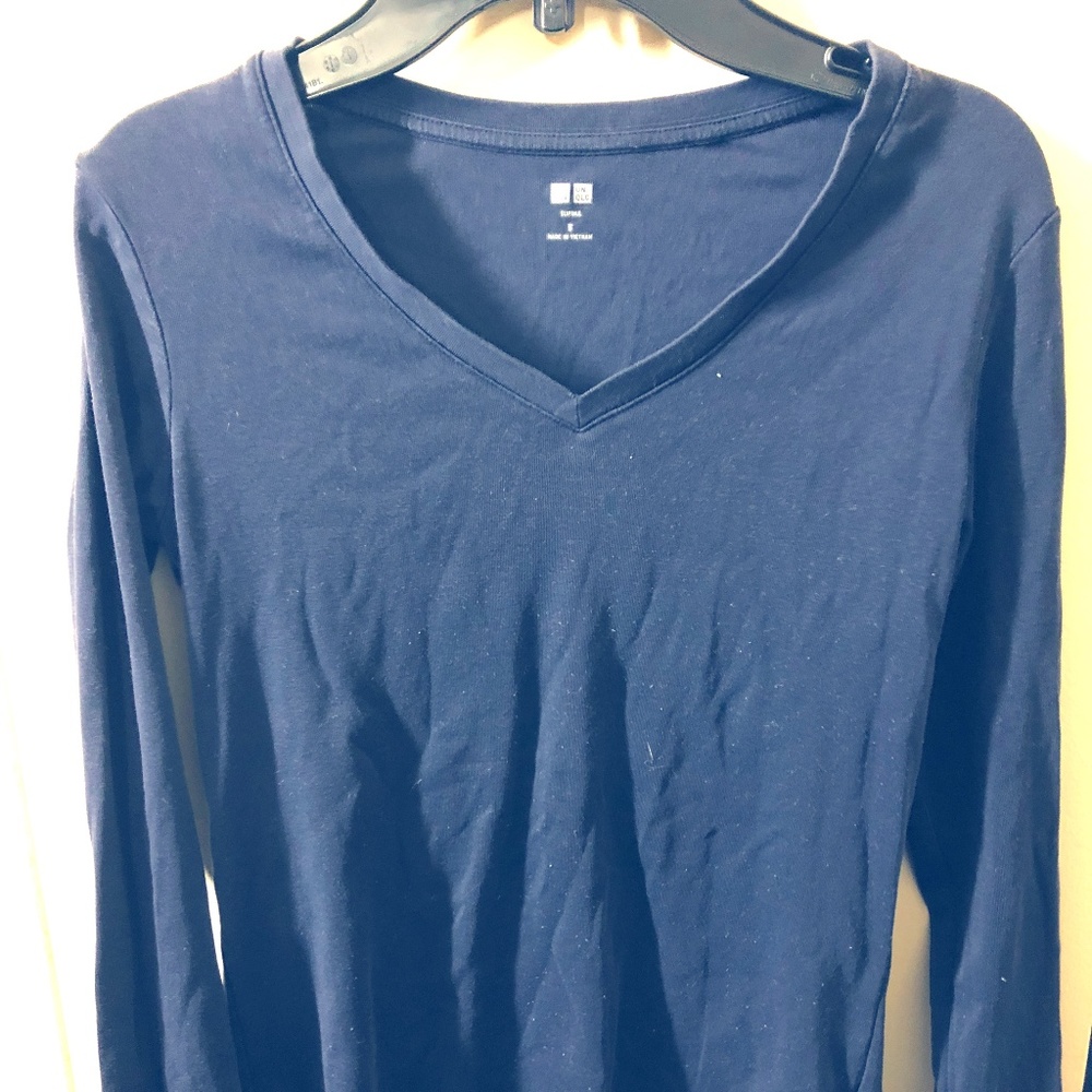 COPY - Navy blue uniqlo long sleeve tee